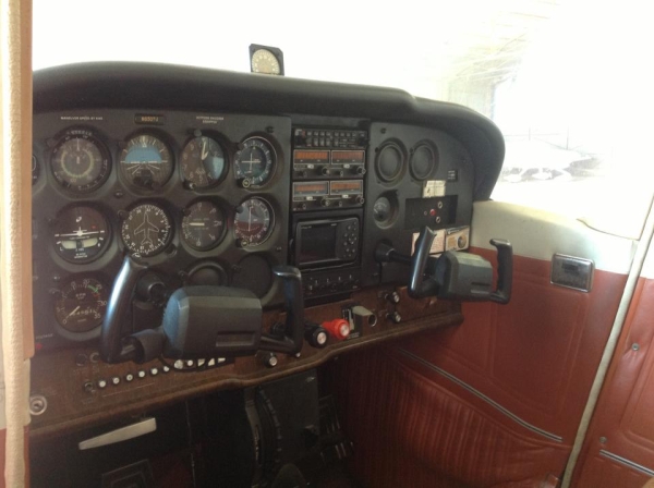 N6307J Cessna 172N Instrument Panel